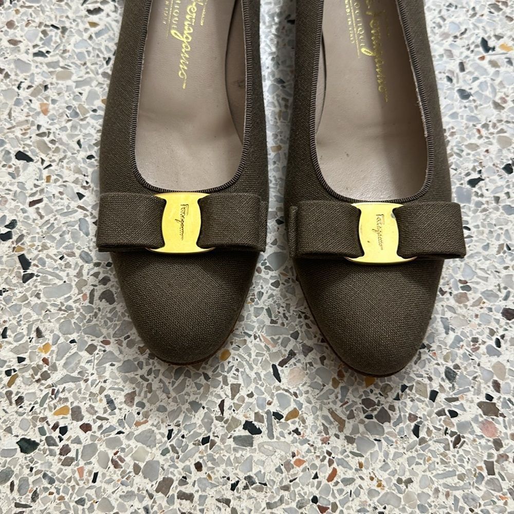 EUC Ferragamo tan linen heel loafer 8.5